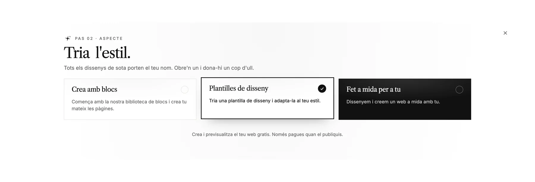 El pas 'Tria el teu estil' amb tres opcions: Construeix amb blocs, Plantilles de disseny i Fet a mida per a tu.