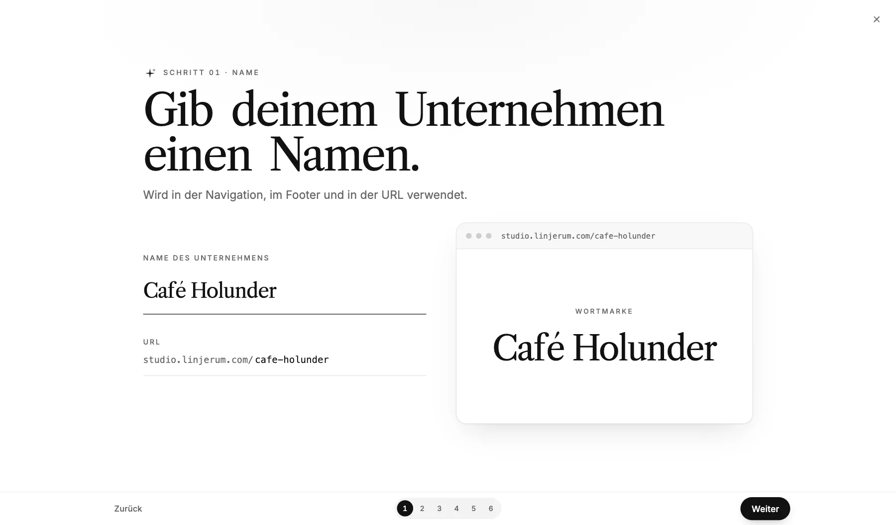 Der erste Schritt der Einrichtung mit der Überschrift 'Gib deinem Unternehmen einen Namen.' und dem eingetragenen Namen Café Holunder. Rechts eine Vorschau des Namens als Logo.