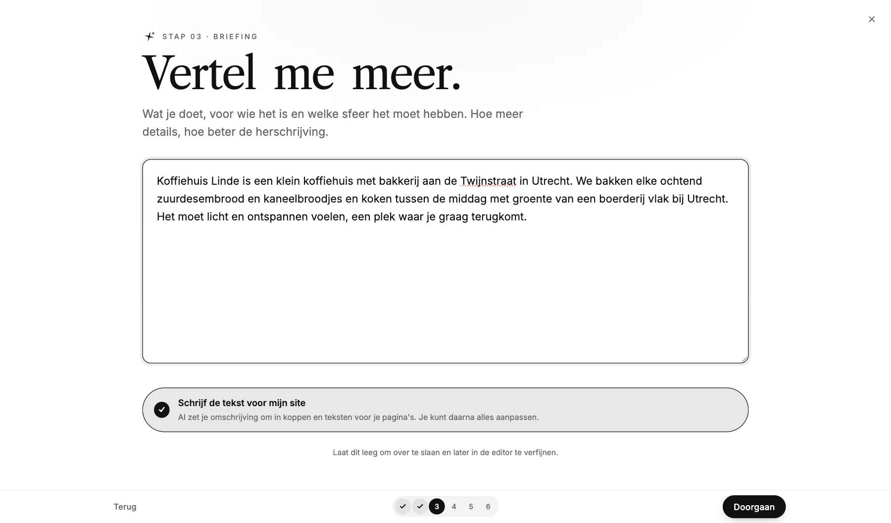 De stap 'Vertel me meer.' met een korte beschrijving van Koffiehuis Linde en de schakelaar 'Schrijf de tekst voor mijn site' aangezet.