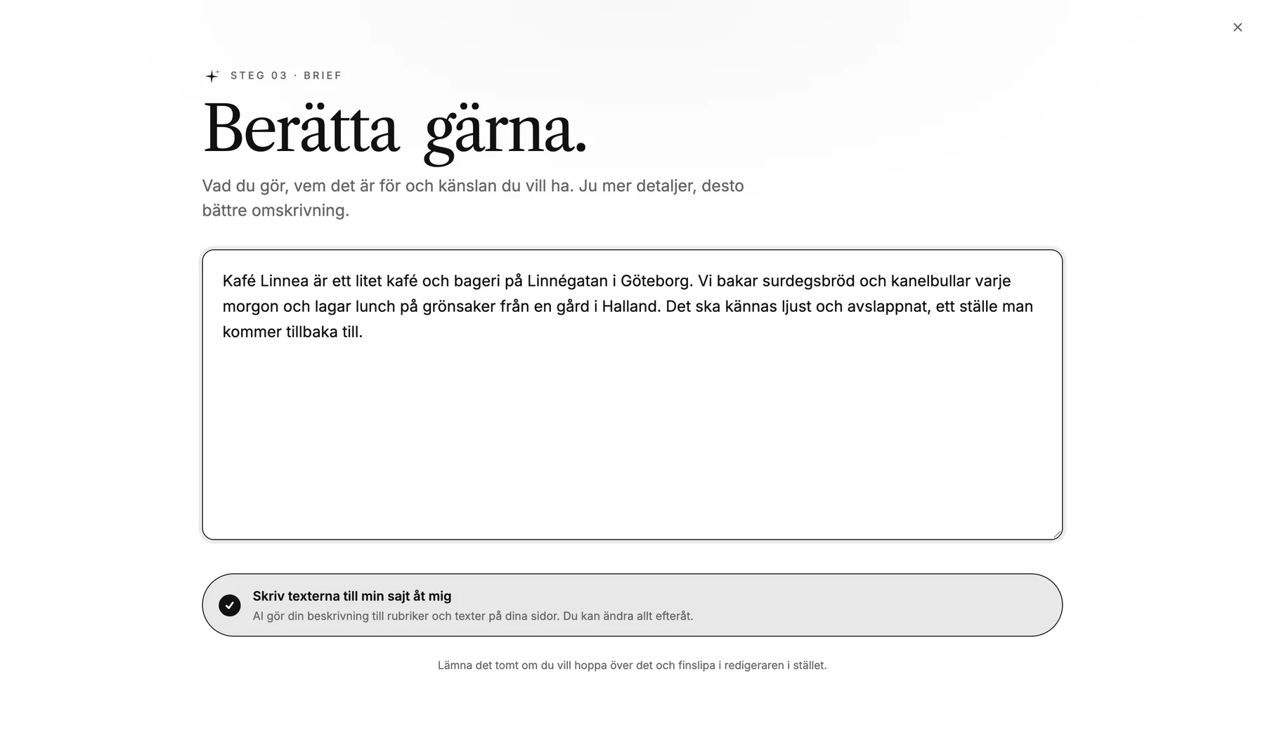 Steget 'Berätta gärna.' med en kort beskrivning av Kafé Linnea och valet 'Skriv texterna till min sajt åt mig' påslaget.