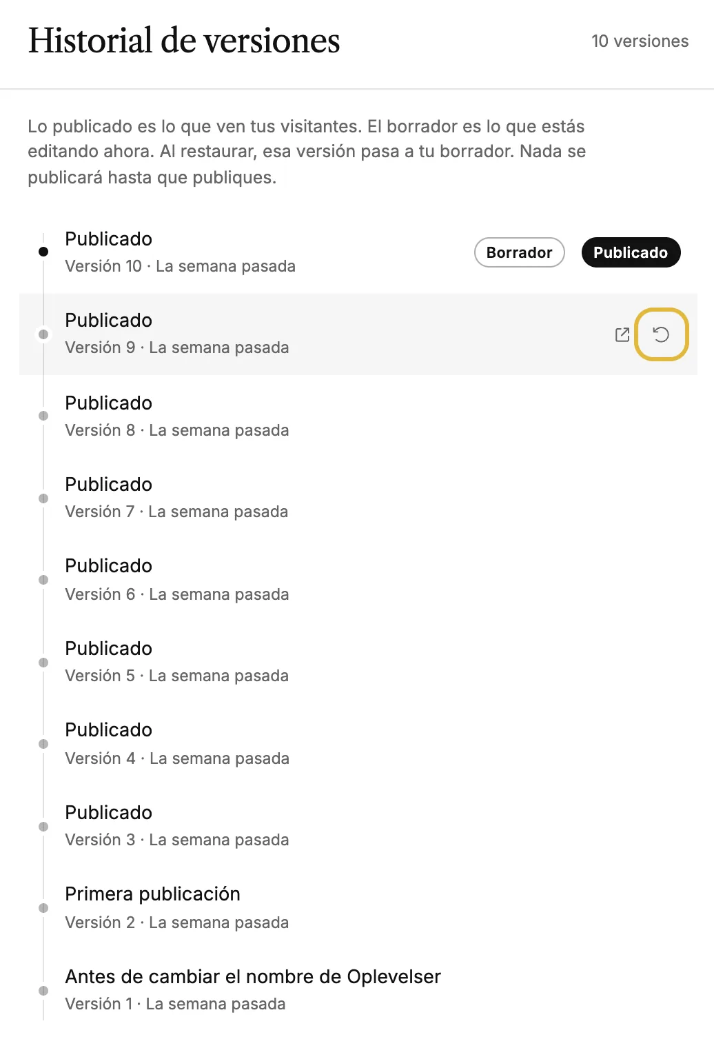 La lista del historial de versiones, con Borrador y Activa en la versión más reciente